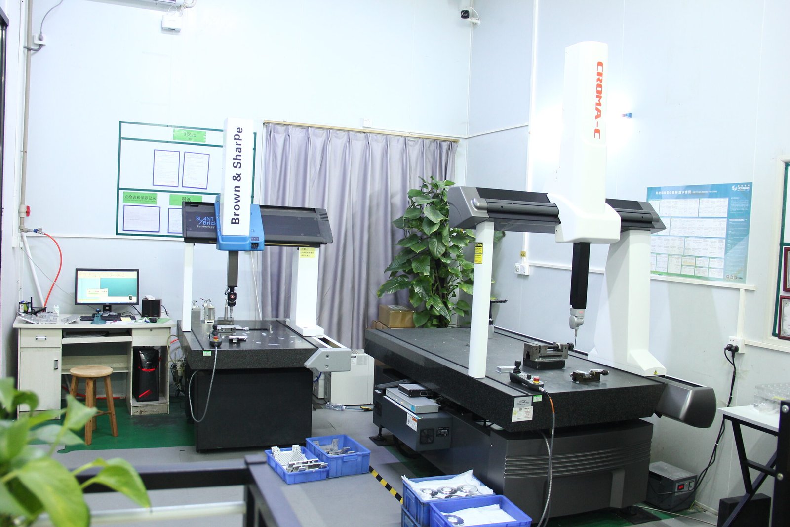 CMM inspection equipment for dimensional measurement of CNC machined parts